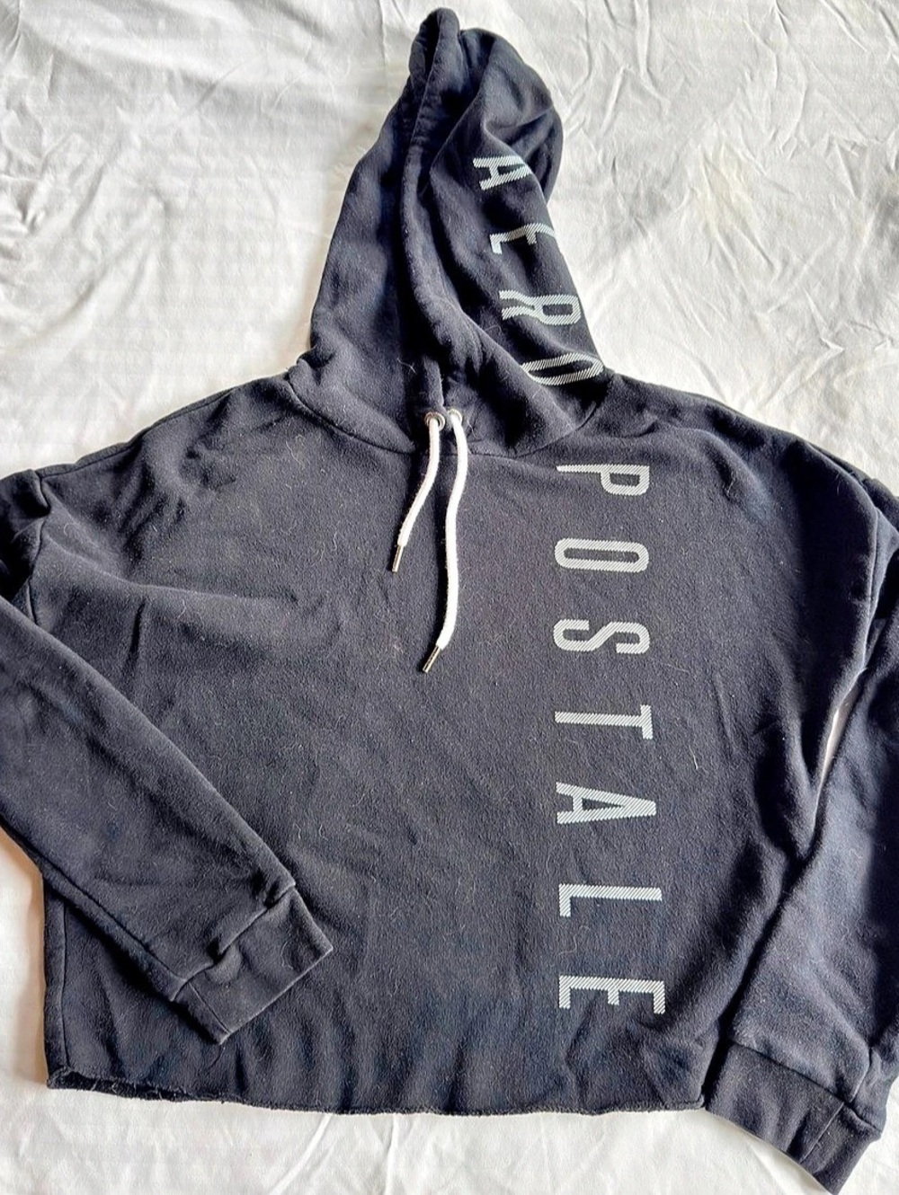 Aeropostale Vertical Logo Crop Hoodie in Black Small